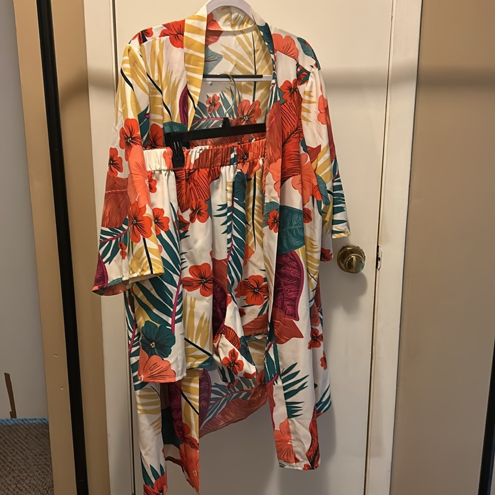 Plus Floral & Tropical Print Kimono With Shorts